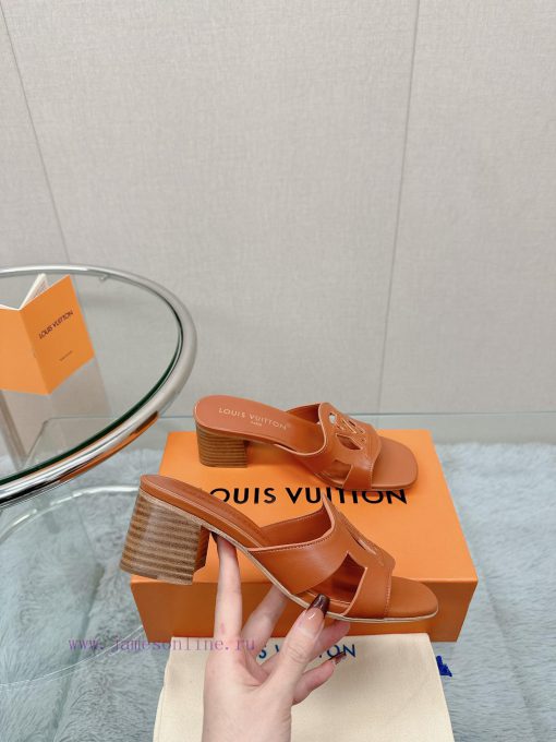 -Top qualityLoui Vuitton's new hollowed out slippersInterpreting timeless elegant designs wimrrbvenu - Image 6