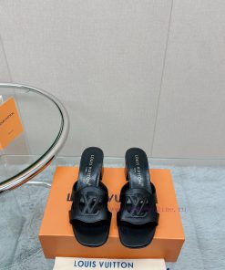 -Top qualityLoui Vuitton's new hollowed out slippersInterpreting timeless elegant designs wijq0qu7ep
