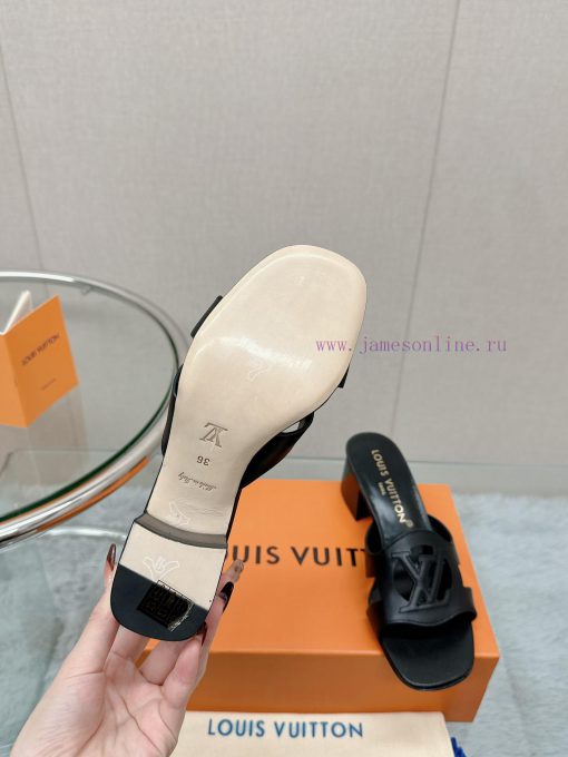 -Top qualityLoui Vuitton's new hollowed out slippersInterpreting timeless elegant designs wijq0qu7ep - Image 10
