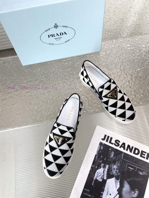 Prada's new loafersThe classic style has added new color elementsCrafted with a triangular p8lvjabdk - Image 5