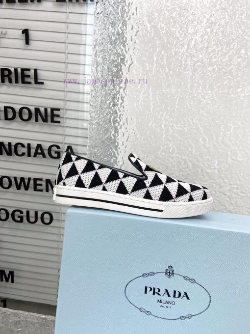 Prada's new loafersThe classic style has added new color elementsCrafted with a triangular p8lvjabdk - Image 6