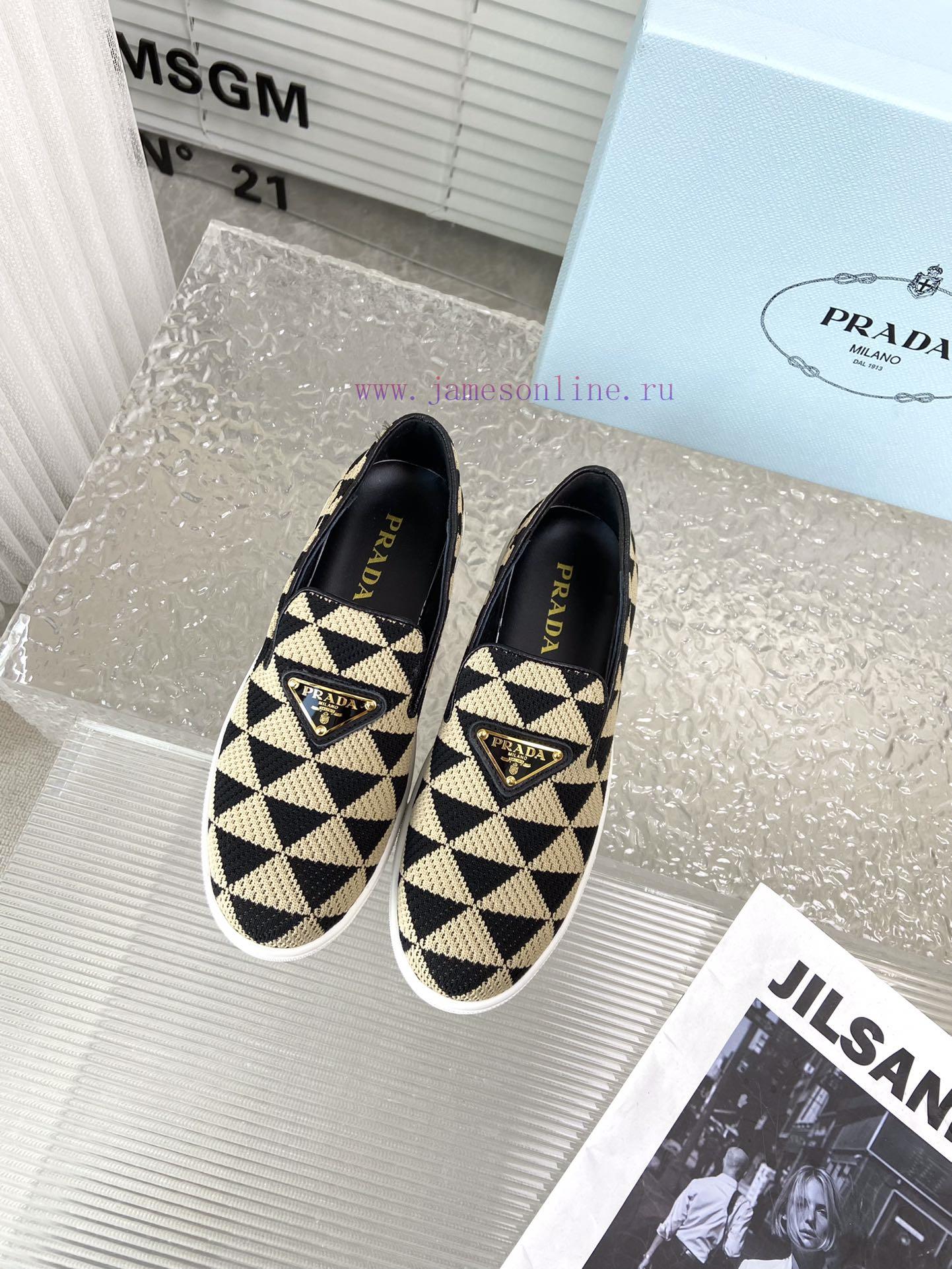 Prada's new loafersThe classic style has added new color elementsCrafted with a triangular pph4j112x - Image 2