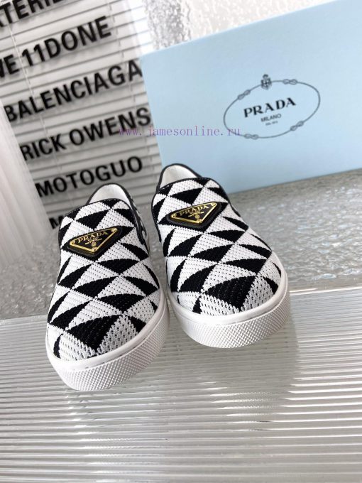 Prada's new loafersThe classic style has added new color elementsCrafted with a triangular p8lvjabdk - Image 8