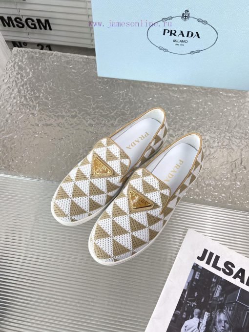 Prada's new loafersThe classic style has added new color elementsCrafted with a triangular p0bbb8jux - Image 3