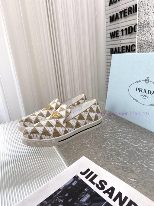 Prada's new loafersThe classic style has added new color elementsCrafted with a triangular p0bbb8jux - Image 4
