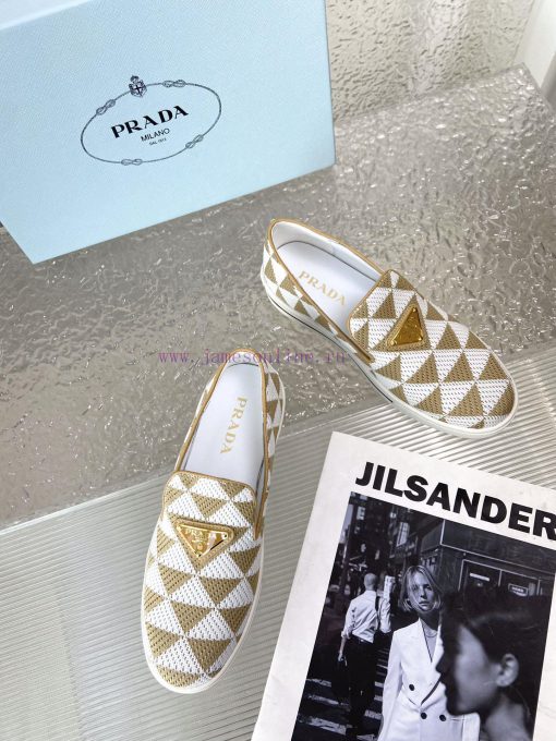 Prada's new loafersThe classic style has added new color elementsCrafted with a triangular p0bbb8jux - Image 5