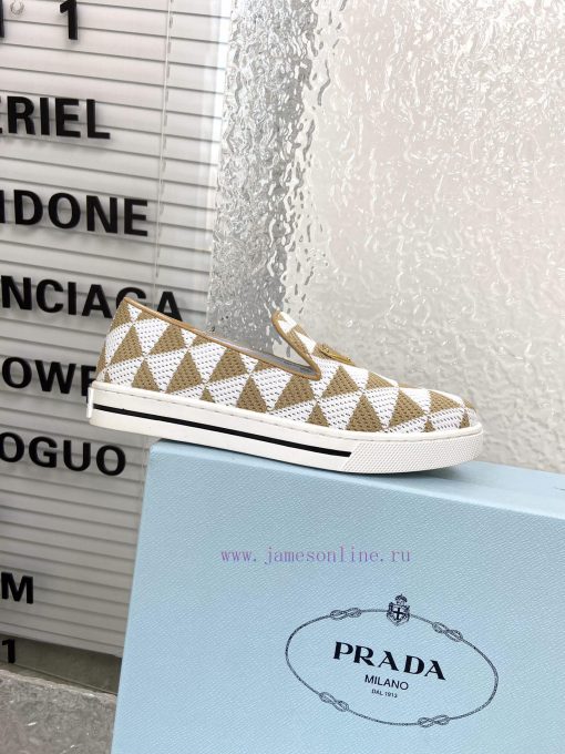 Prada's new loafersThe classic style has added new color elementsCrafted with a triangular p0bbb8jux - Image 6