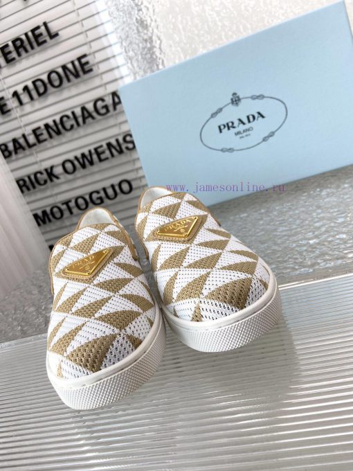 Prada's new loafersThe classic style has added new color elementsCrafted with a triangular p0bbb8jux - Image 7