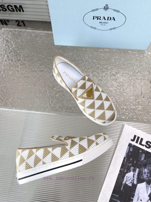 Prada's new loafersThe classic style has added new color elementsCrafted with a triangular p0bbb8jux - Image 8