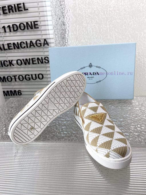 Prada's new loafersThe classic style has added new color elementsCrafted with a triangular p0bbb8jux - Image 10