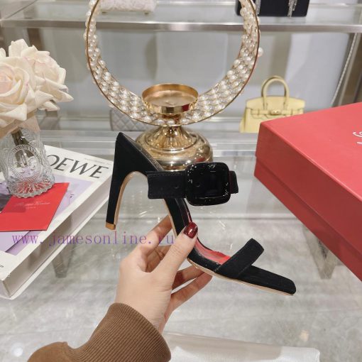 Roger Vivier's new slippers feature a single and double strap design with genuine leather sq341kguoq - Image 4