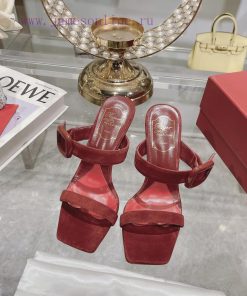 Roger Vivier's new slippers feature a single and double strap design with genuine leather sqlmeytjm4