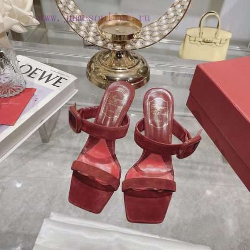 Roger Vivier's new slippers feature a single and double strap design with genuine leather sqlmeytjm4