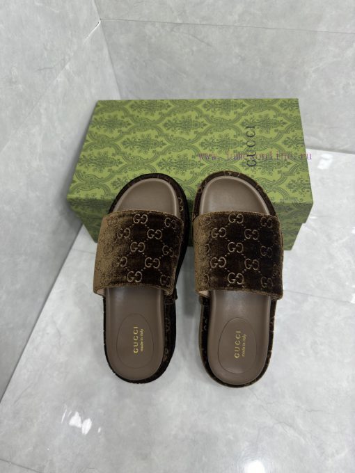 New women's thick soled slippers and sandals for spring and summerThe GG logo was first usedb8y2hkv3