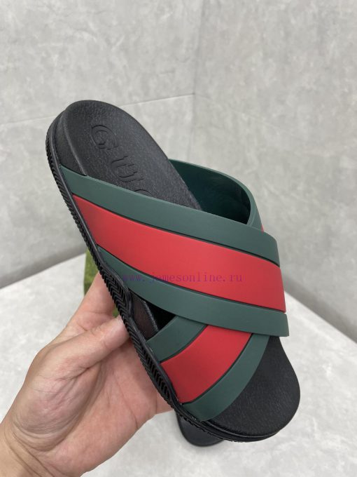 ️Gucci official website unisex woven rubber slippers sandalsThe mixed style continues to enrm369x5cu - Image 6