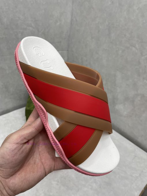 ️Gucci official website unisex woven rubber slippers sandalsThe mixed style continues to enrg1eglyfk - Image 8