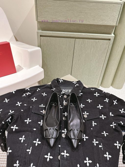 Flat bottomed | ² ⁰ ² 4 𝐬𝐬 🤍🤎 Is your shoe cabinet missing a pair from the Four Seasons Verson22o06e - Image 2