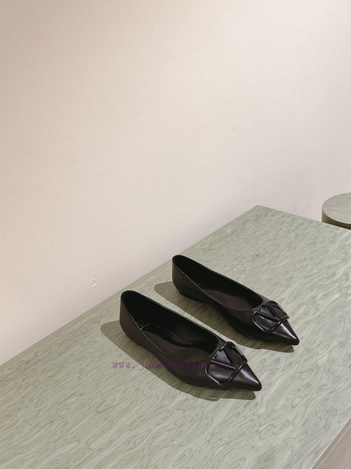 Flat bottomed | ² ⁰ ² 4 𝐬𝐬 🤍🤎 Is your shoe cabinet missing a pair from the Four Seasons Verson22o06e - Image 8