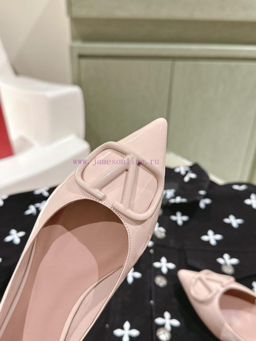 Flat bottomed | ² ⁰ ² 4 𝐬𝐬 🤍🤎 Is your shoe cabinet missing a pair from the Four Seasons Versaoqscdfr - Image 5
