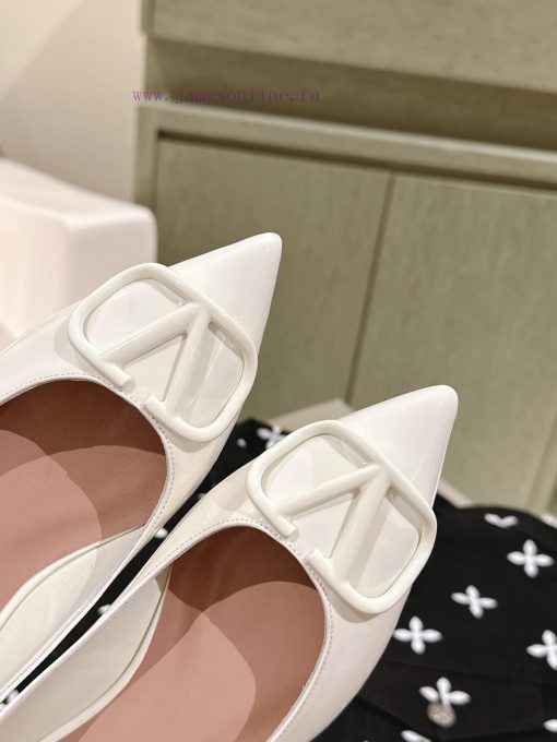 Flat bottomed | ² ⁰ ² 4 𝐬𝐬 🤍🤎 Is your shoe cabinet missing a pair from the Four Seasons Versg9w9rt9s - Image 5