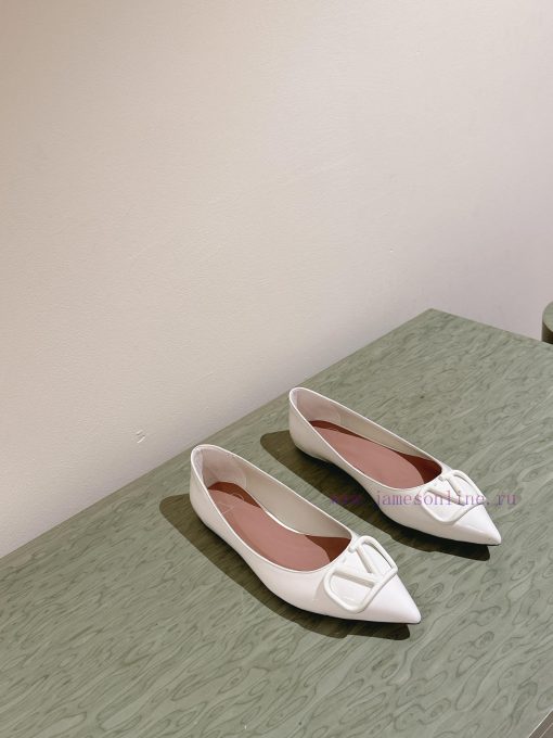Flat bottomed | ² ⁰ ² 4 𝐬𝐬 🤍🤎 Is your shoe cabinet missing a pair from the Four Seasons Versg9w9rt9s - Image 8