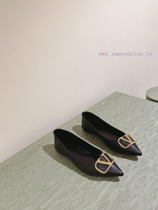 Flat bottomed | ² ⁰ ² 4 𝐬𝐬 🤍🤎 Is your shoe cabinet missing a pair from the Four Seasons Verso9zc9iel - Image 8