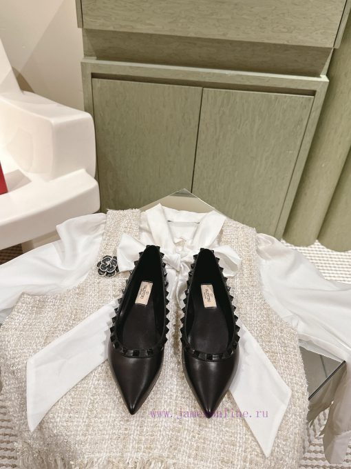 Flat bottomed | ² ⁰ ² 4 𝐬𝐬 🤍🤎 Is your shoe cabinet missing a pair from the Four Seasons Versnjjtmvur - Image 2