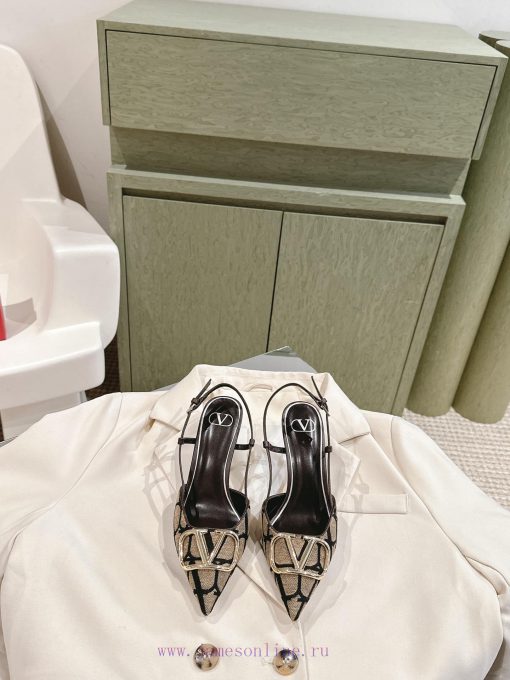 Flat bottomed | ² ⁰ ² 4 𝐬𝐬 🤍🤎 Is your shoe cabinet missing a pair from the Four Seasons Verskpmq9unl