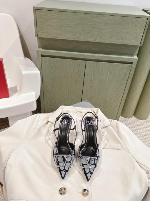 Flat bottomed | ² ⁰ ² 4 𝐬𝐬 🤍🤎 Is your shoe cabinet missing a pair from the Four Seasons Verslszv2pxg