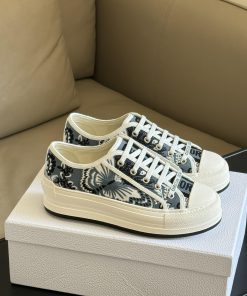 Insert 24 new colors in three colorsDior 24 Early Spring Red soled Embroidered SneakersThe t77iqc3ty