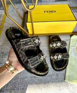 FENDI's latest popular double strap flat slippers with FF functional buckle, adorned with FF37r39590