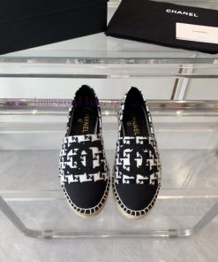 Chanel's new fisherman shoes are made with top-notch craftsmanship, with pure handmade stitcaqqcahor