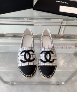 Chanel's new fisherman shoes are made with top-notch craftsmanship, with pure handmade stitca1ujg7t2