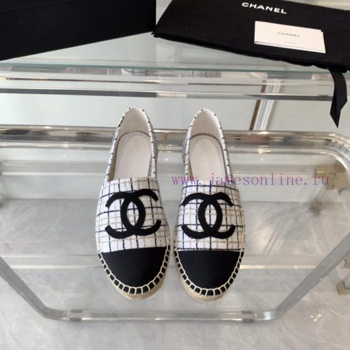 Chanel's new fisherman shoes are made with top-notch craftsmanship, with pure handmade stitca1ujg7t2