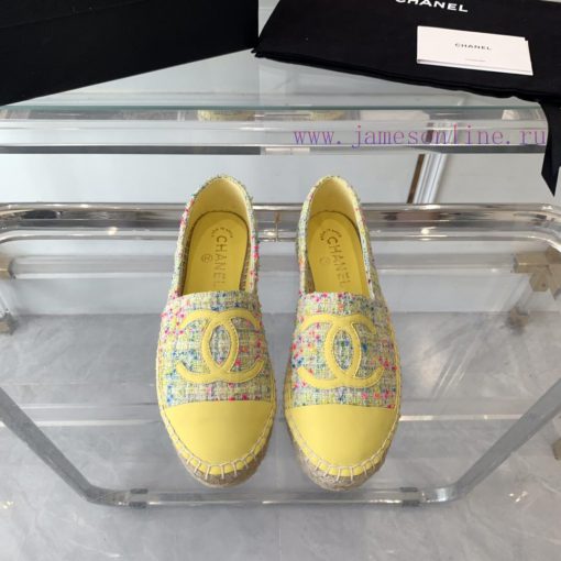 Chanel's new fisherman shoes are made with top-notch craftsmanship, with pure handmade stitcldv8az28