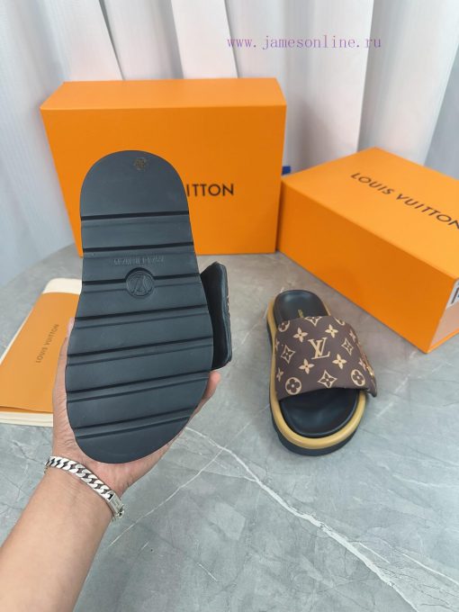 LV Lv brand L Home 2023 popular embossed logo embossed cool slippers. This Pool Pillow Comfomudnq1ky - Image 5