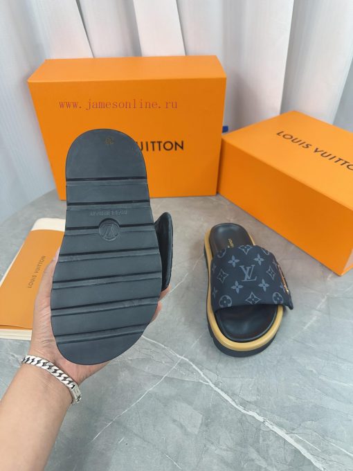 LV Lv brand L Home 2023 popular embossed logo embossed cool slippers. This Pool Pillow Comfoumzqq28o - Image 6