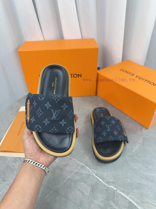 LV Lv brand L Home 2023 popular embossed logo embossed cool slippers. This Pool Pillow Comfoumzqq28o - Image 9