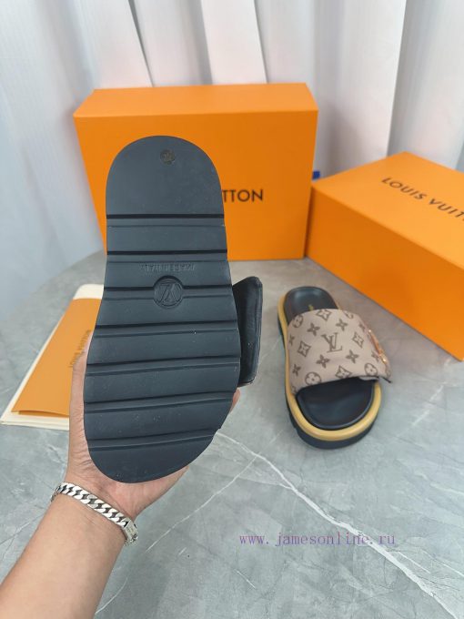 LV Lv brand L Home 2023 popular embossed logo embossed cool slippers. This Pool Pillow Comfonkib7nn9 - Image 10