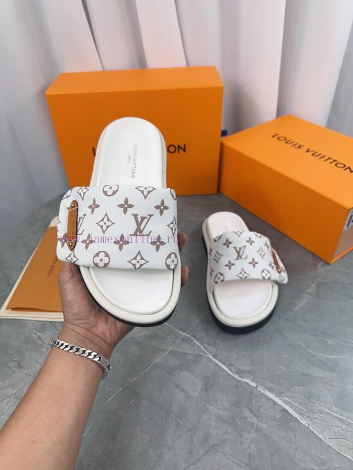 LV Lv brand L Home 2023 popular embossed logo embossed cool slippers. This Pool Pillow Comfofw0tvrza - Image 7