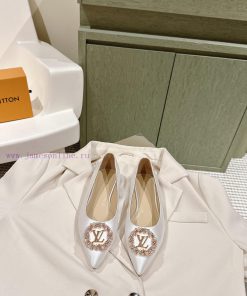 Louis Vuitton | ² ⁰ ² 4 𝐬𝐬 🤍🤎 𝐋𝐨𝐮𝐢𝐬𝐕𝐮𝐢𝐭𝐭𝐨𝐧 LV Cruise Women's Shoes Early Spring New Beautifucof46qu4