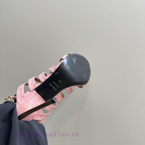 The mostIns hot series, Tomford metal texture decoration with empty high heels2024 Milan Fashqdrh8fw - Image 10