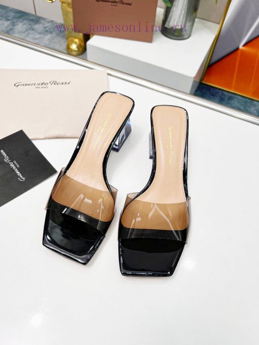 𝙂𝙞𝙖𝙣𝙫𝙞𝙩𝙤 𝙧𝙤𝙨𝙨𝙞Gian VitorossiGianvito rossi                         The brand's iconic contrajaw68xp5