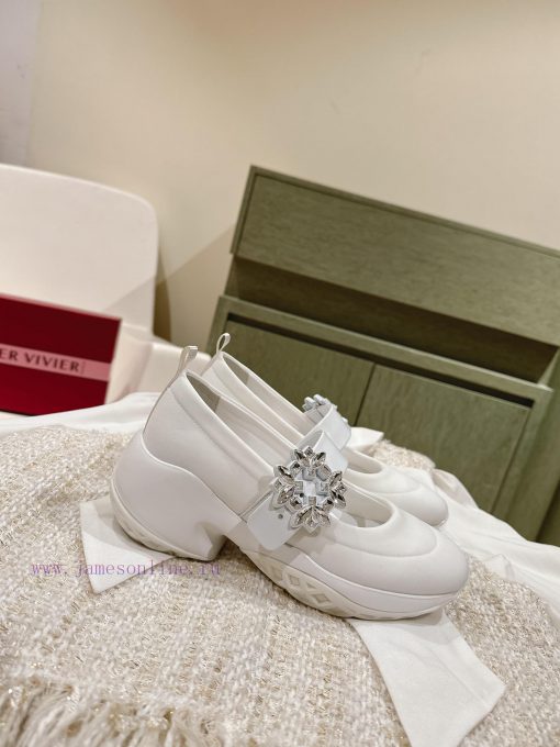 | ²⁰²4 𝐬𝐬  🤍🤎𝐑𝐨𝐠𝐞𝐫 𝐕𝐢𝐯𝐢𝐞𝐫  Roger Vivian Viv 'Run diamond buckle fabric sports shoes are a magvazp0x - Image 3