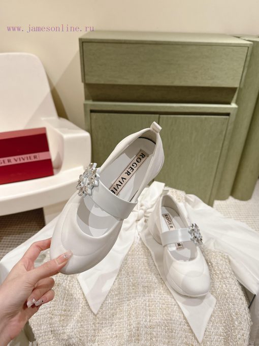 | ²⁰²4 𝐬𝐬  🤍🤎𝐑𝐨𝐠𝐞𝐫 𝐕𝐢𝐯𝐢𝐞𝐫  Roger Vivian Viv 'Run diamond buckle fabric sports shoes are a magvazp0x - Image 4