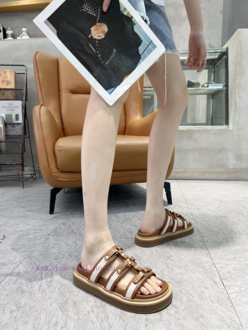 Original replica Celine24 new color Celine Silin TIPPI new coffee color vegetable tanned cowk0fma1dw - Image 9