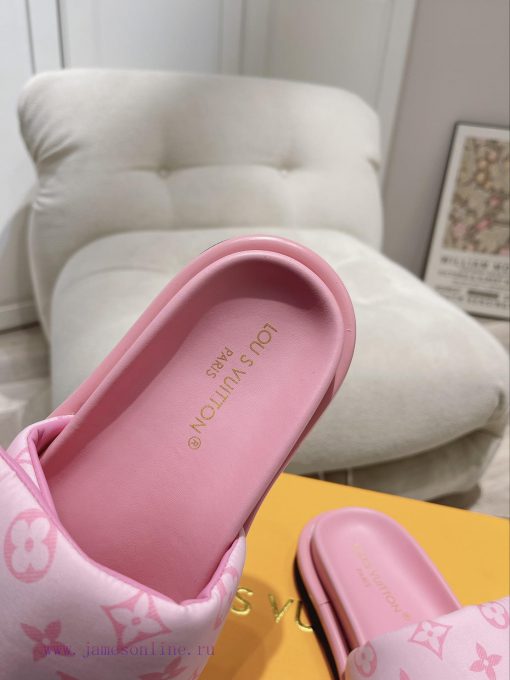 LV couple's flagship denim slippers are now available in hard goodsA high-end purchasing projeww4s83 - Image 7