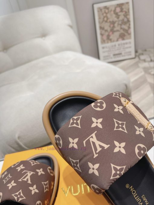 LV couple's flagship denim slippers are now available in hard goodsA high-end purchasing provit9w1o8 - Image 3