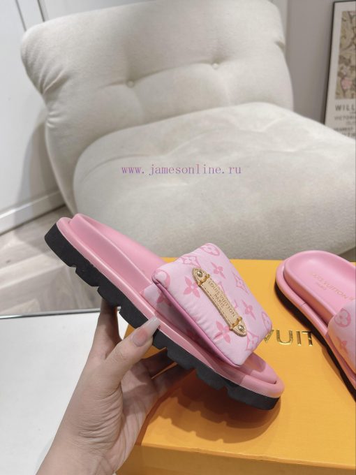 LV couple's flagship denim slippers are now available in hard goodsA high-end purchasing projeww4s83 - Image 10