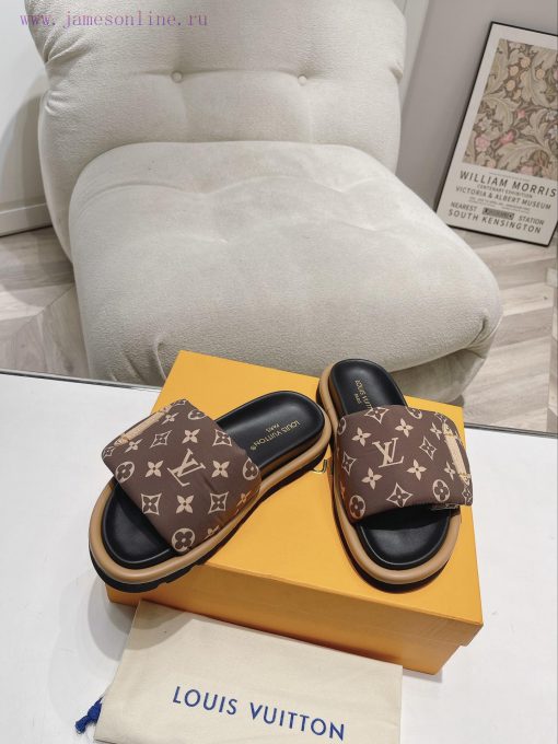 LV couple's flagship denim slippers are now available in hard goodsA high-end purchasing provit9w1o8 - Image 6